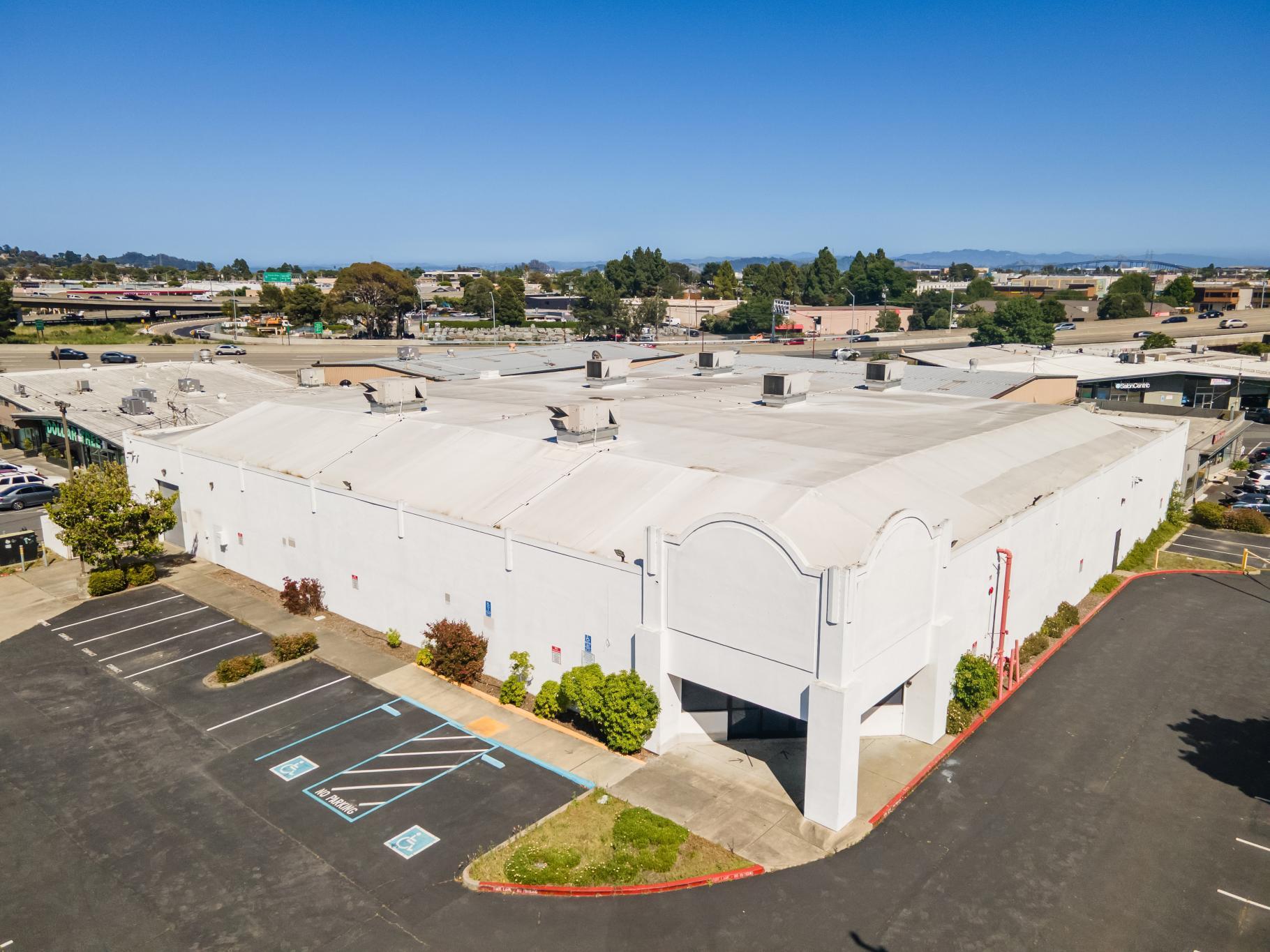 869 W Francisco Blvd, San Rafael, CA à louer Photo de l’immeuble– Image 1 sur 16