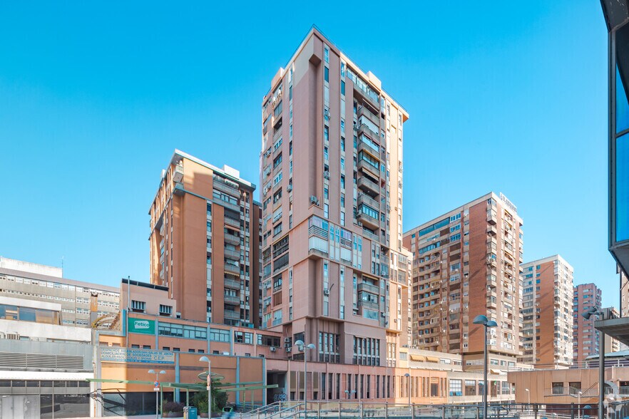 Immeuble residentiel dans Madrid, Madrid à vendre - Photo de l’immeuble – Image 1 sur 1