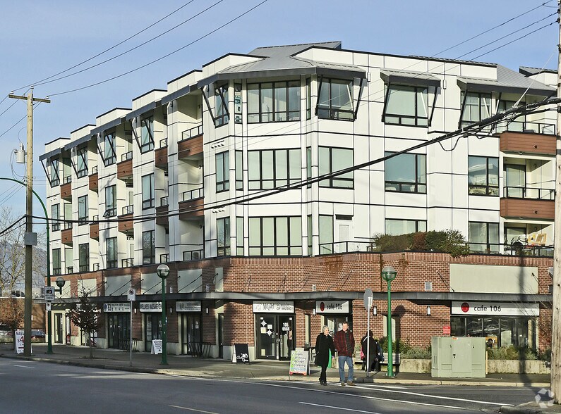 6588 Royal Oak Av, Burnaby, BC à louer - Photo de l’immeuble – Image 2 sur 3