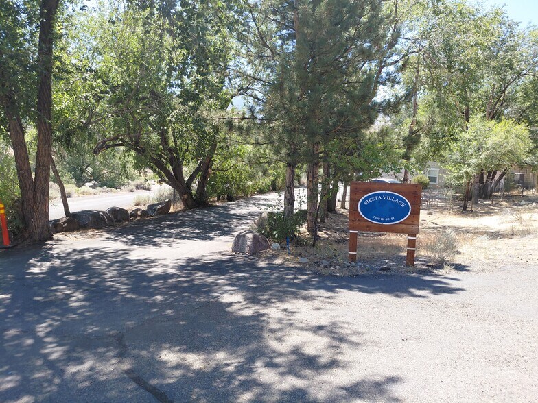 7350 W 4th St, Reno, NV à vendre - Photo de l’immeuble – Image 2 sur 13