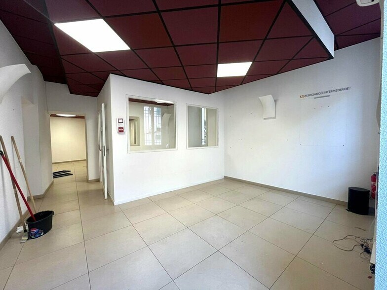 Local commercial dans Le Luc à vendre - Photo intérieure – Image 2 sur 5