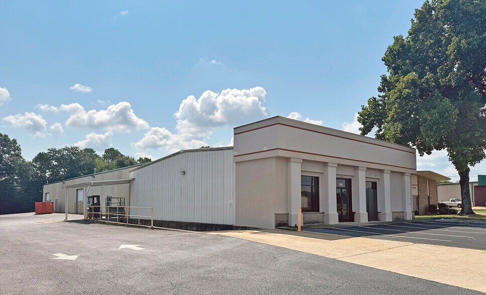 584 Oliver Rd, Montgomery, AL à louer - Photo de l’immeuble – Image 2 sur 5