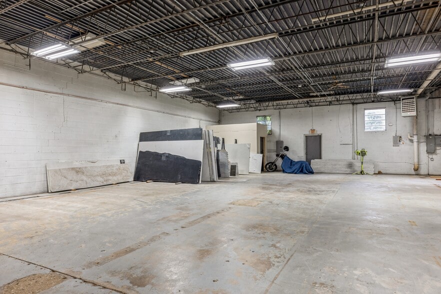 28W147 Commercial Ave, Lake Barrington, IL à louer - Photo de l’immeuble – Image 3 sur 12