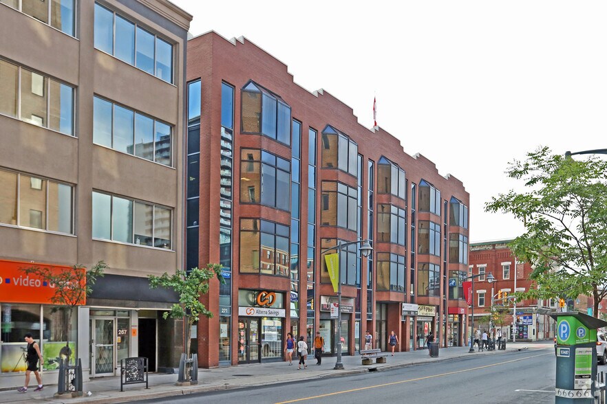 275 Bank St, Ottawa, ON à louer - Photo de l’immeuble – Image 2 sur 10