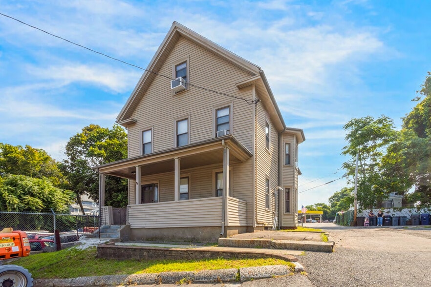 99R Providence St, Hyde Park, MA à vendre - Photo principale – Image 1 sur 13