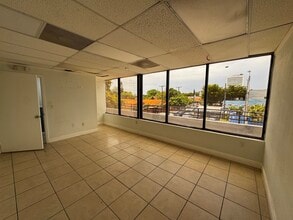 2953-2955 SW 8th St, Miami, FL à louer Photo intérieure– Image 1 sur 7