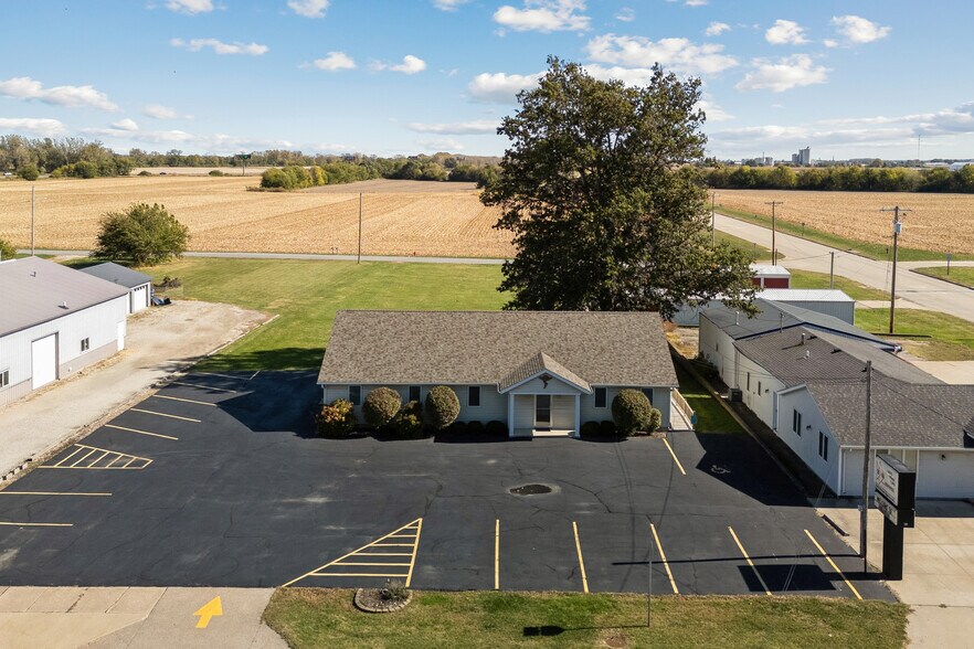 219 N Canal St, Annawan, IL à vendre - Photo de l’immeuble – Image 2 sur 31