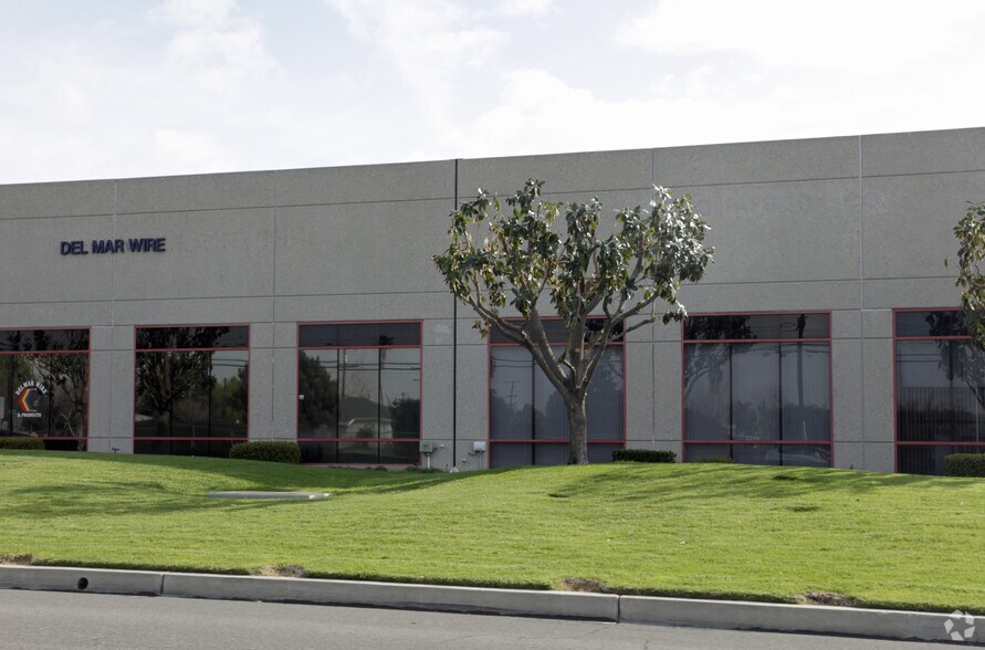 1521 S Vineyard Ave, Ontario, CA à louer - Photo de l’immeuble – Image 2 sur 3