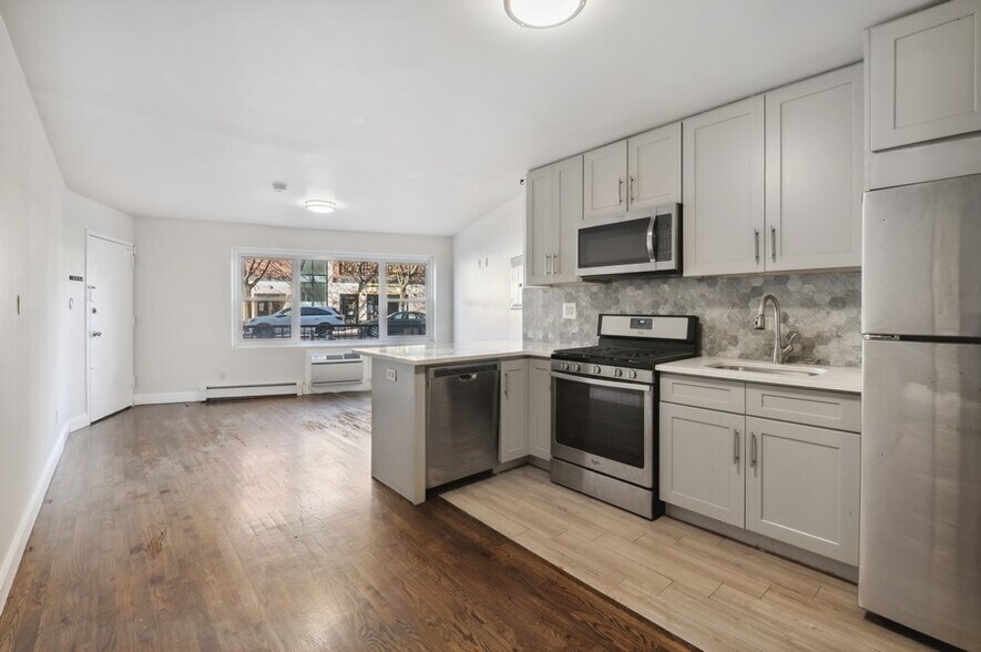 189 Woodpoint Rd, Brooklyn, NY à vendre - Photo de l’immeuble – Image 2 sur 24