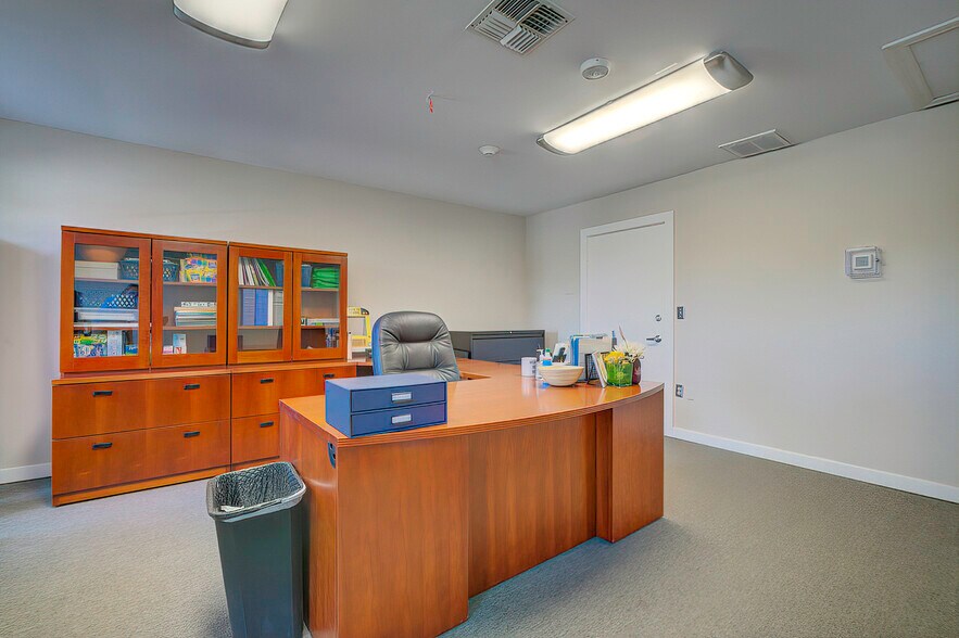 6001 Deltona Blvd, Spring Hill, FL à vendre - Photo intérieure – Image 2 sur 40