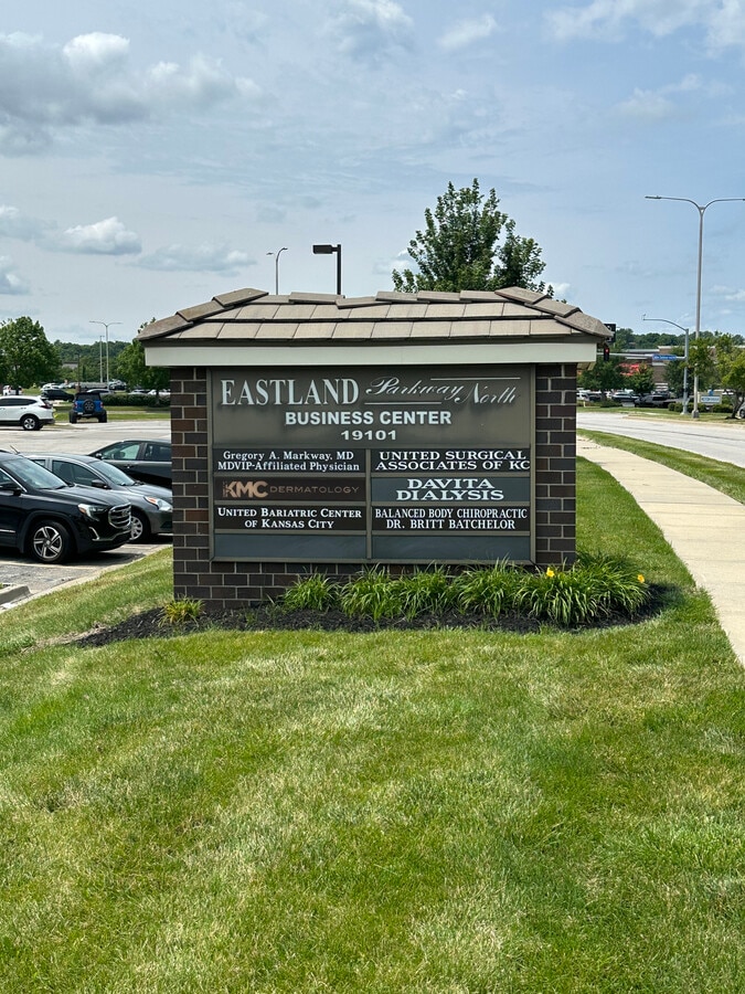19101 E Valley View Pky, Independence, MO 64055 - Lot A - - Photo intérieure - Image 2 of 4
