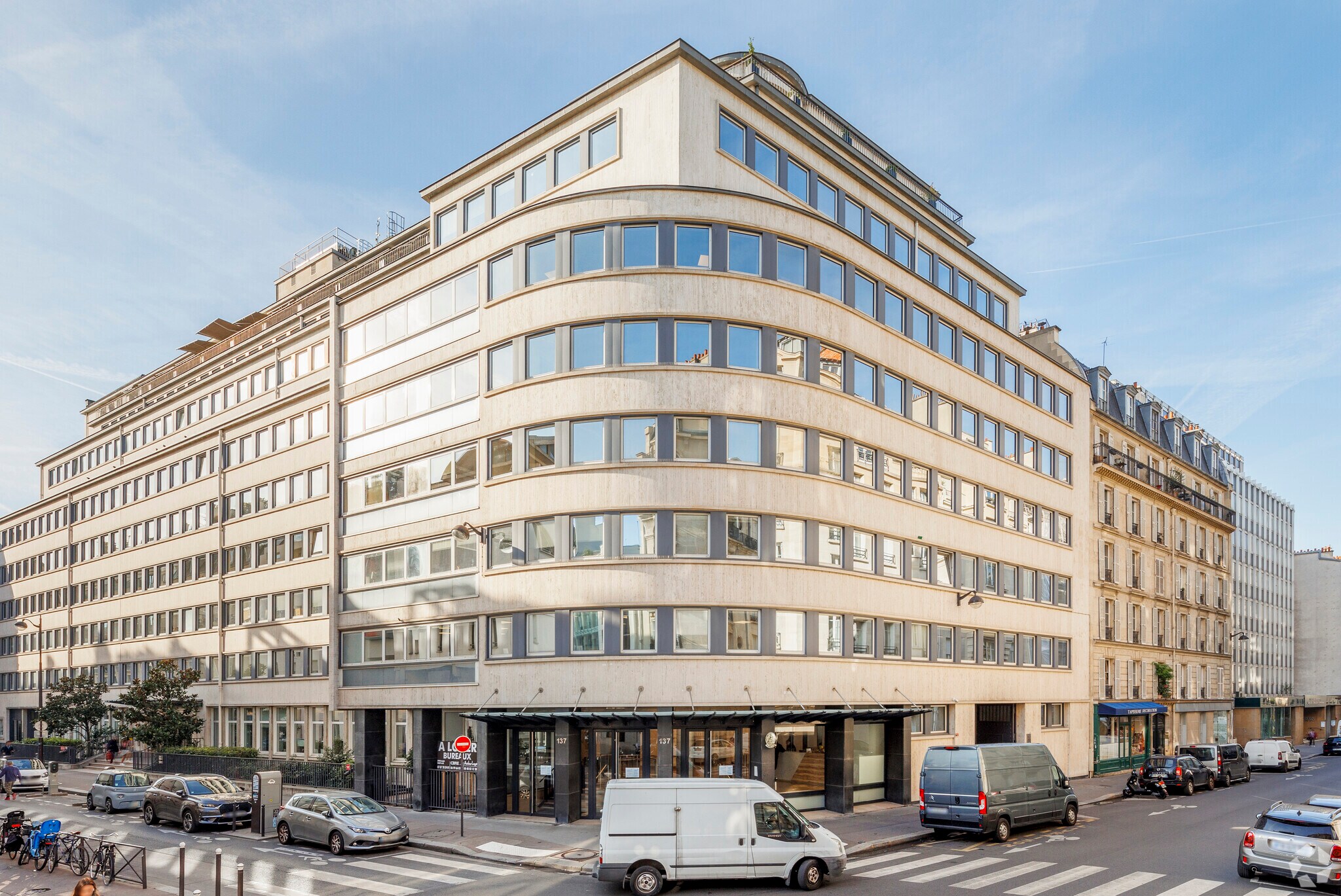137-139 Rue De L'Universite, Paris à louer Photo principale– Image 1 sur 5