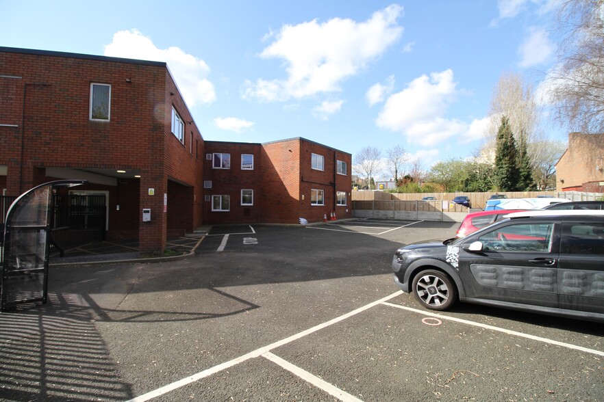 Hyfield House, 36 Hagley Road B63 4rh, Halesowen à louer - Photo de l’immeuble – Image 3 sur 12
