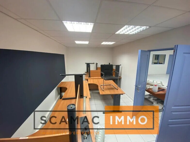 Bureau dans Martigues à louer - Photo de l’immeuble – Image 1 sur 7