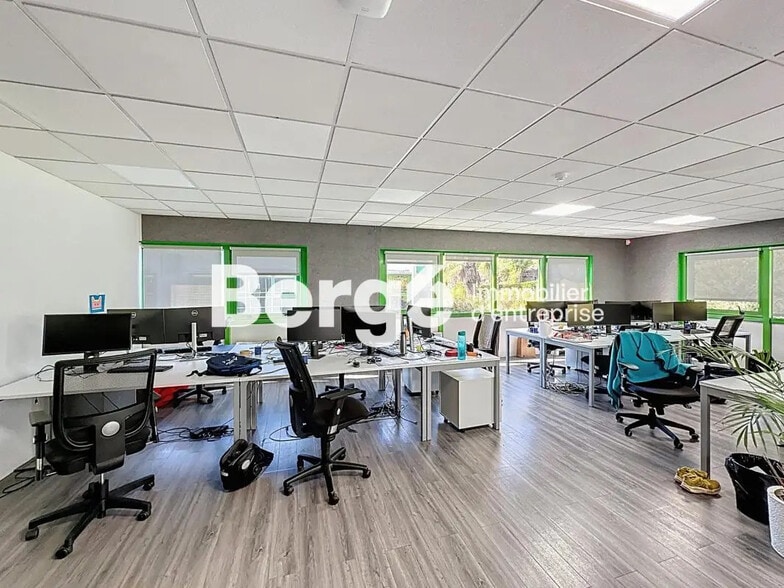 Bureau dans Vallauris à louer - Photo de l’immeuble – Image 3 sur 16