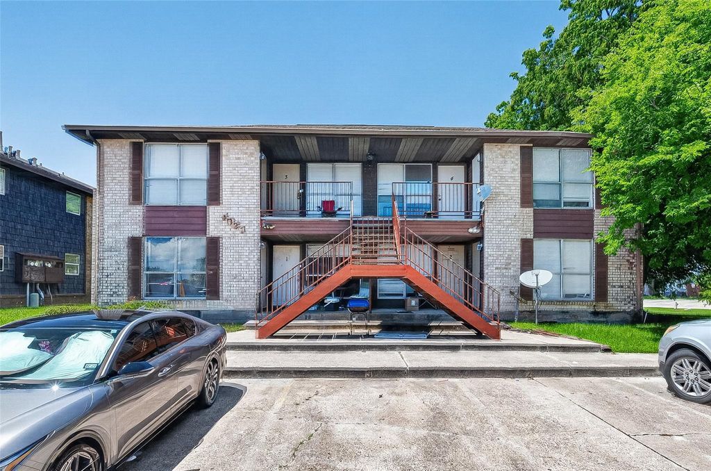 4021 Briar Hollow Dr, Dickinson, TX à vendre Photo de l’immeuble– Image 1 sur 40