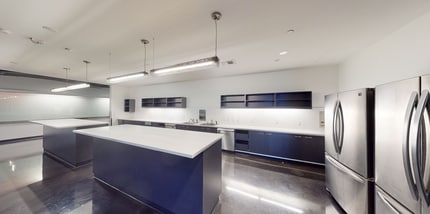 635 Elliott Ave W, Seattle, WA à louer Photo de l’immeuble– Image 1 sur 2