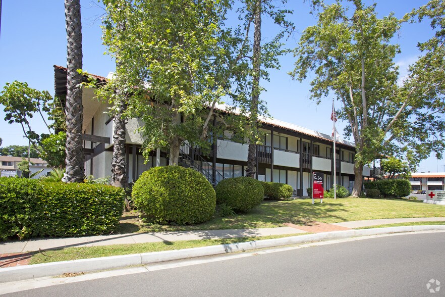 601 N Golden Circle Dr, Santa Ana, CA à vendre - Photo de l’immeuble – Image 1 sur 16