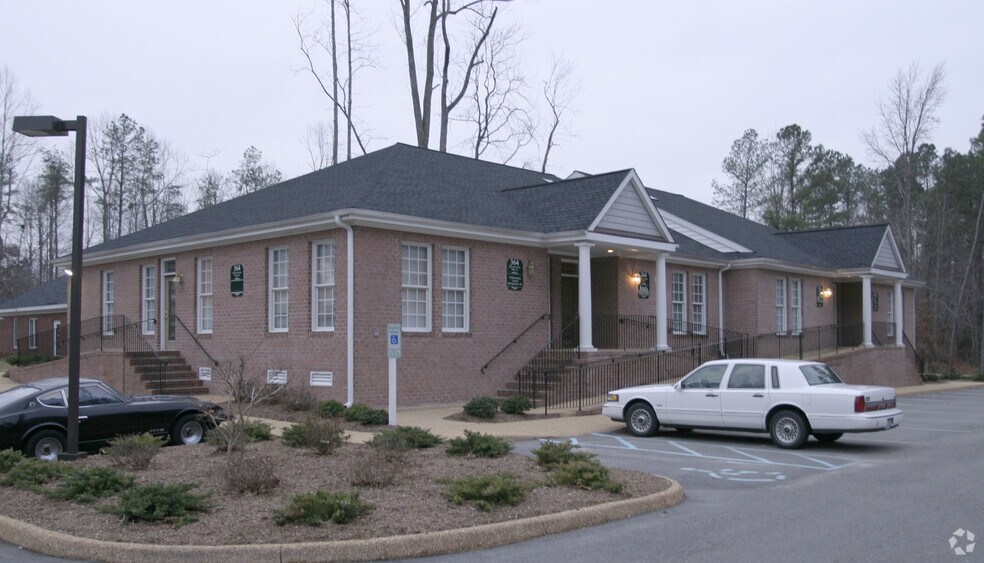 360-362 McLaws Cir, Williamsburg, VA à louer - Photo de l’immeuble – Image 3 sur 7