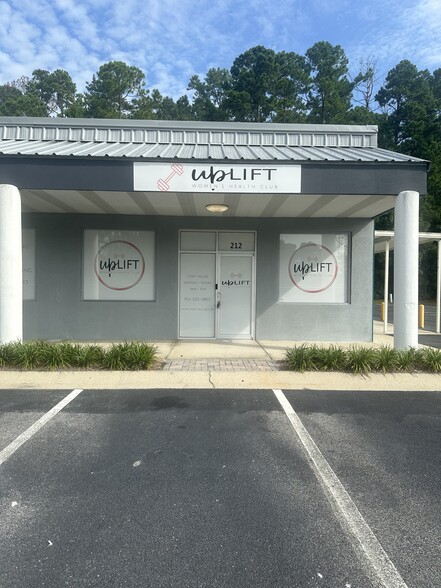 740 E General Stewart Way, Hinesville, GA à louer - Photo de l’immeuble – Image 2 sur 18