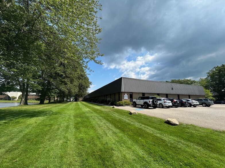 76 Treble Cove Rd, Billerica, MA à louer - Photo de l’immeuble – Image 2 sur 8