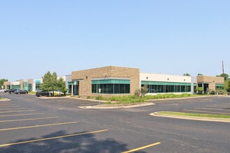45330-45550 Commerce Center Dr, Plymouth, MI à vendre Photo de l’immeuble– Image 1 sur 1
