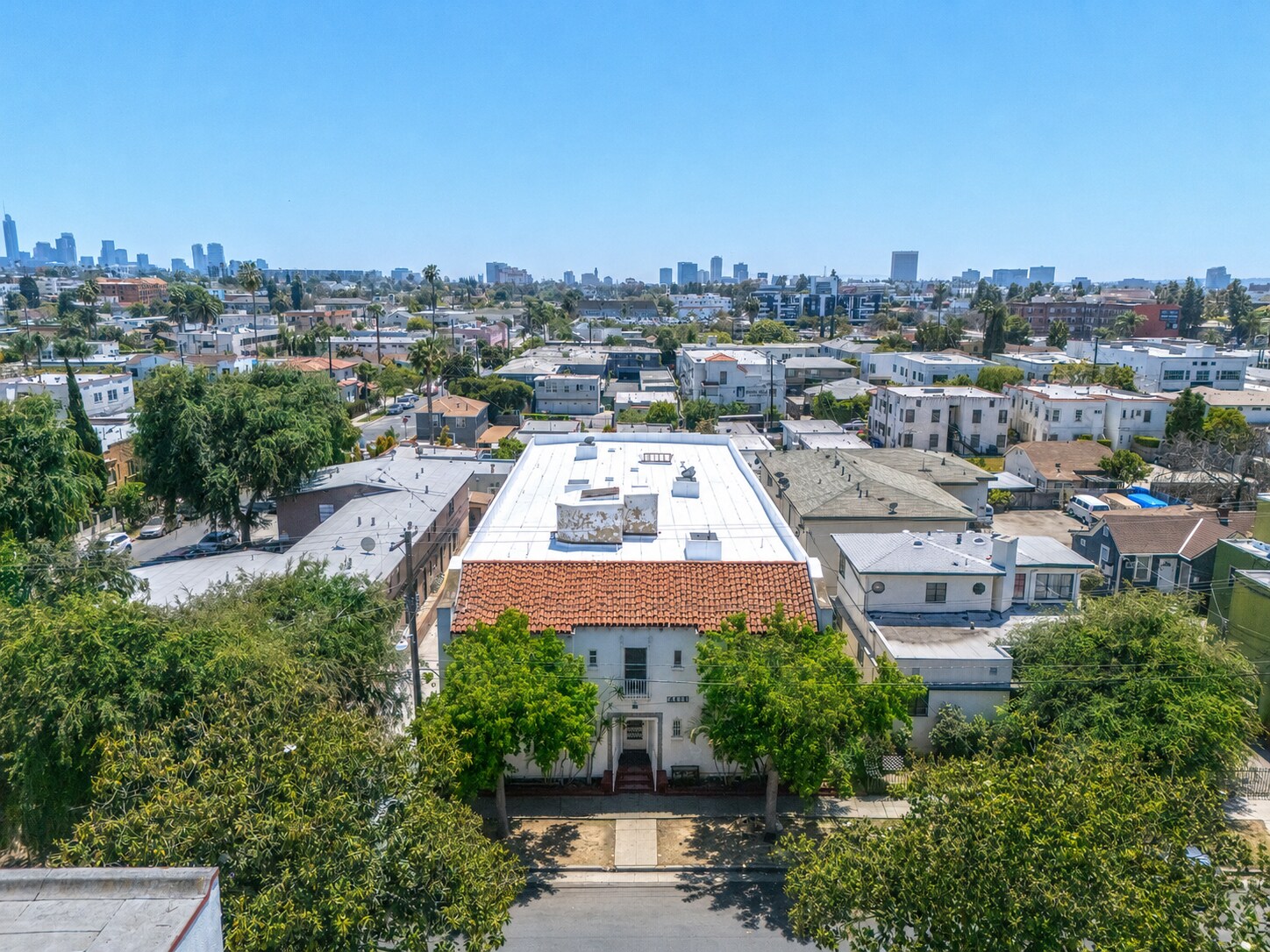 4408 E Lockwood Ave, Los Angeles, CA à vendre Photo de l’immeuble– Image 1 sur 14