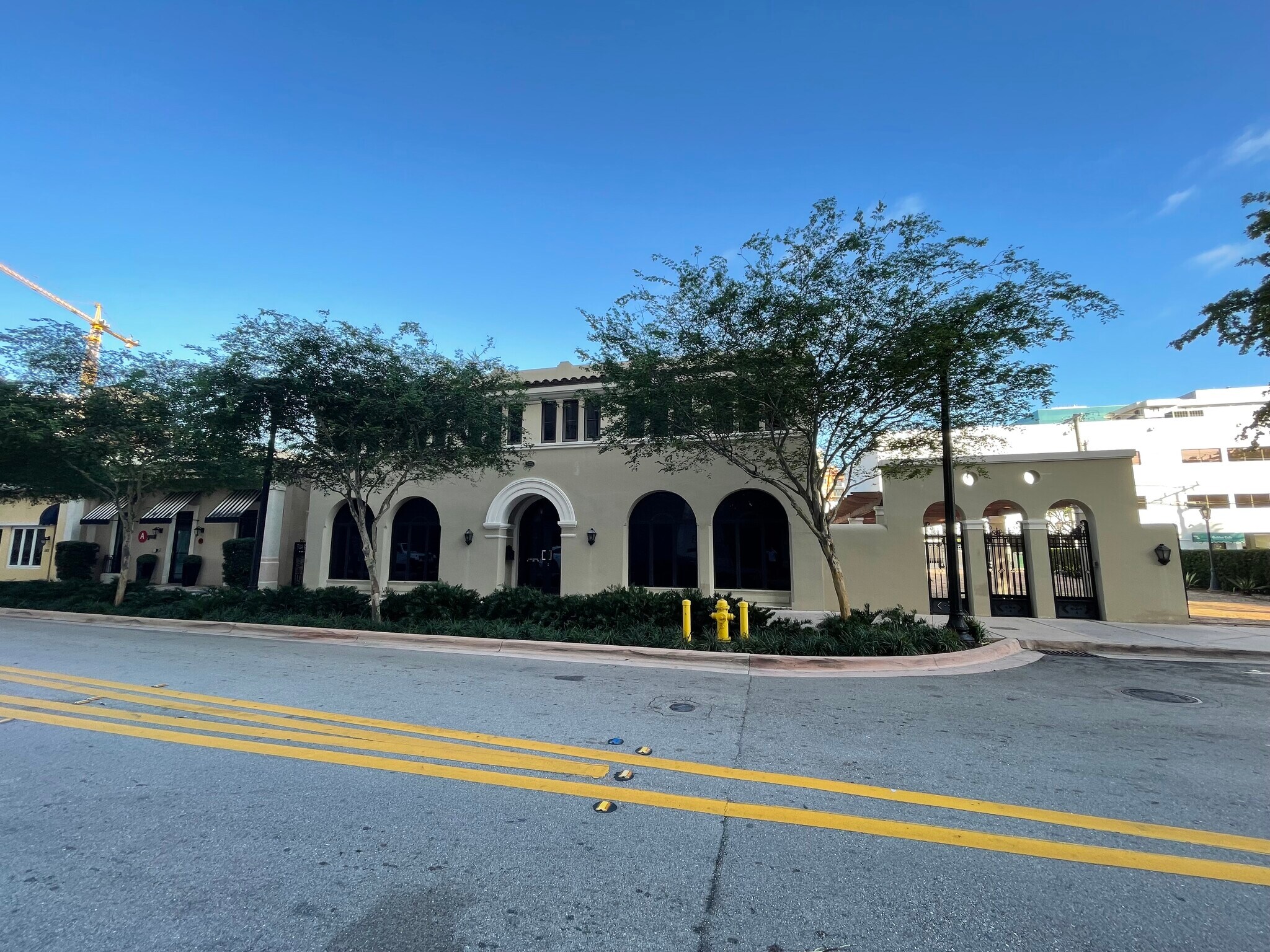 133 Sevilla Ave, Coral Gables, FL à louer Photo de l’immeuble– Image 1 sur 37