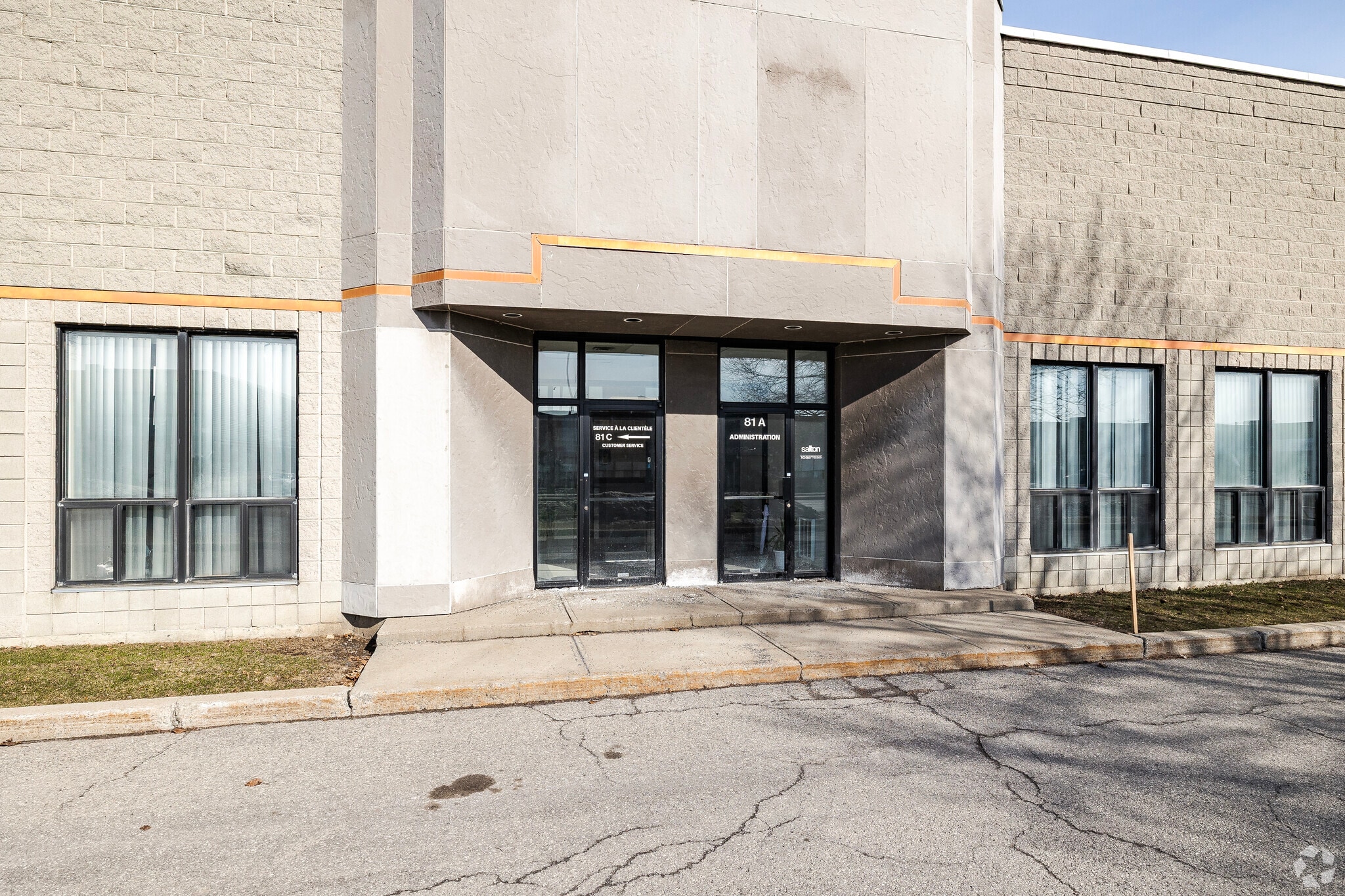 81 Boul Brunswick, Dollard-des-Ormeaux, QC à louer Photo de l’immeuble– Image 1 sur 16