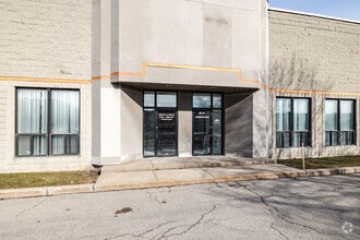 81 Boul Brunswick, Dollard-des-Ormeaux, QC à louer Photo de l’immeuble– Image 1 sur 16