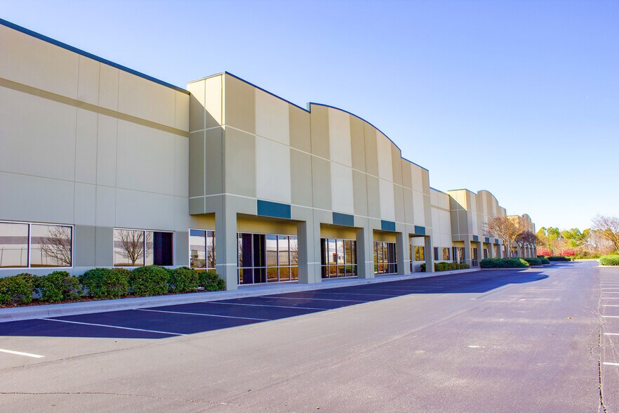 301 James Record Rd, Huntsville, AL à louer - Photo de l’immeuble – Image 2 sur 6