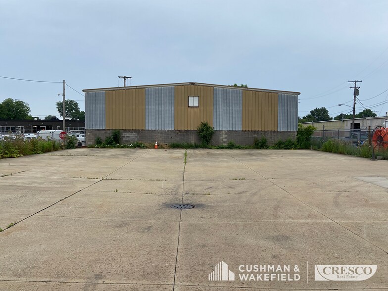 15415-15417 Chatfield Ave, Cleveland, OH à louer - Photo de l’immeuble – Image 2 sur 9