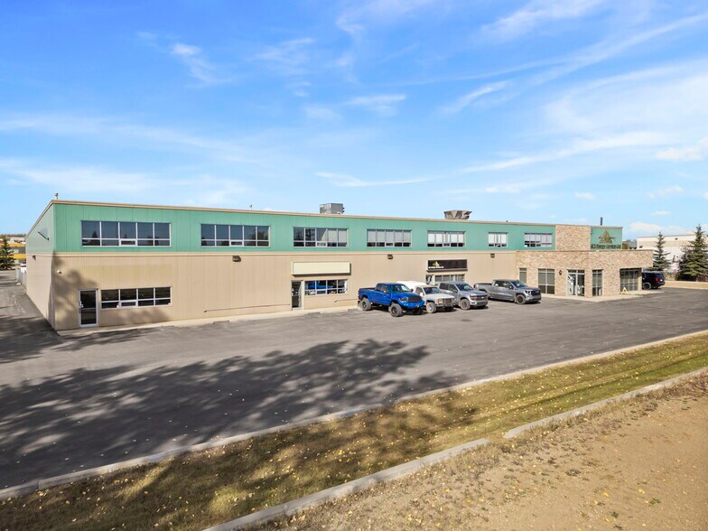 259 Burnt Park Dr, Red Deer County, AB à vendre - Photo de l’immeuble – Image 1 sur 36