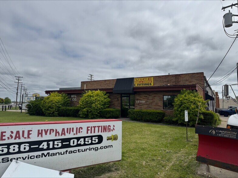 33380-33386 Groesbeck Hwy, Fraser, MI à louer - Photo de l’immeuble – Image 2 sur 7