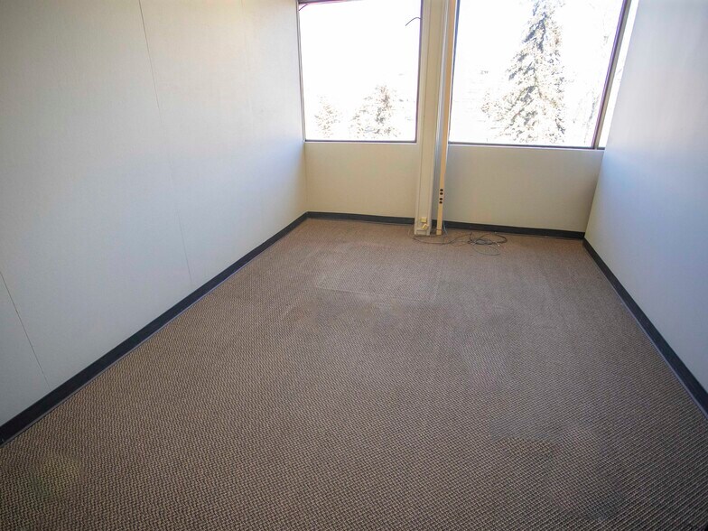 3112 11th Ave NE, Calgary, AB à louer - Photo de l’immeuble – Image 3 sur 12