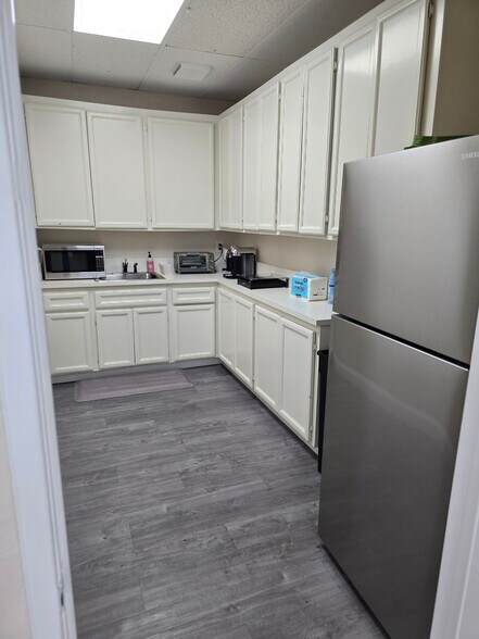 2909 Coffee Rd, Modesto, CA à louer - Photo de l’immeuble – Image 3 sur 11