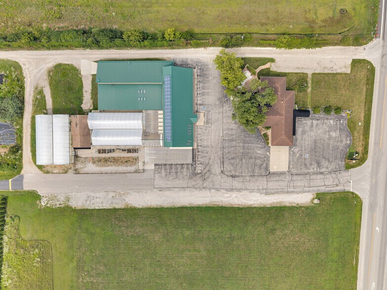 585 Seacliff Dr, Kingsville, ON à vendre - Photo de l’immeuble – Image 2 sur 43