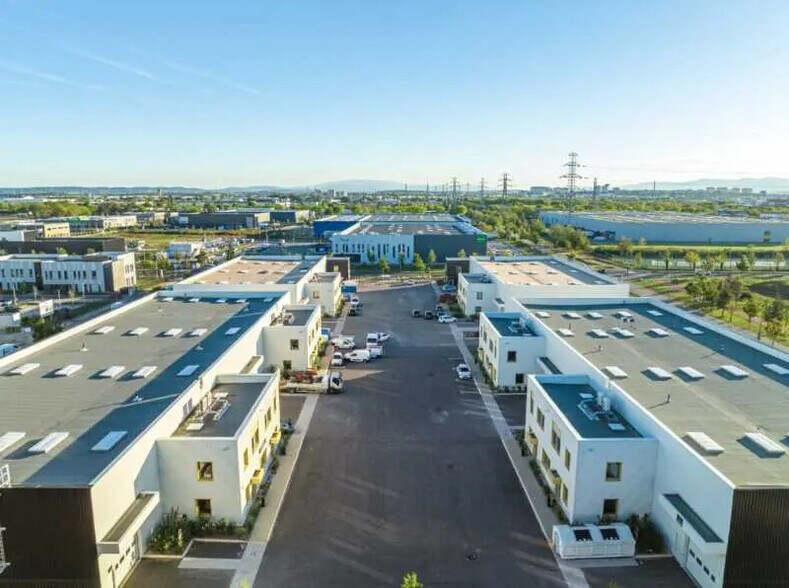 Bureau dans Saint-Priest à louer - Photo de l’immeuble – Image 1 sur 1