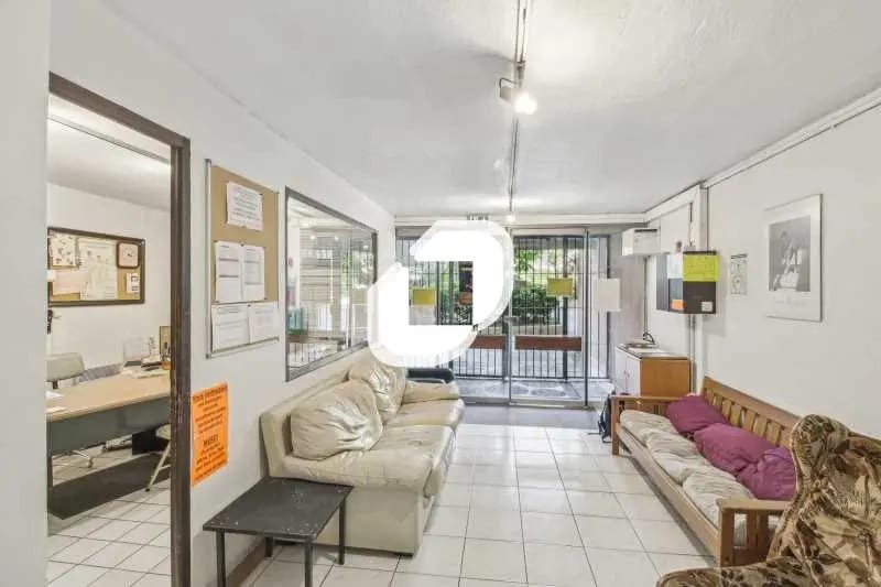 Local d'activités dans Paris à vendre - Photo de l’immeuble – Image 3 sur 9