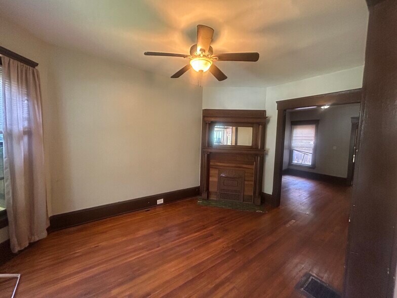 4309 Clinton Ave, Cleveland, OH à vendre - Photo de l’immeuble – Image 3 sur 40