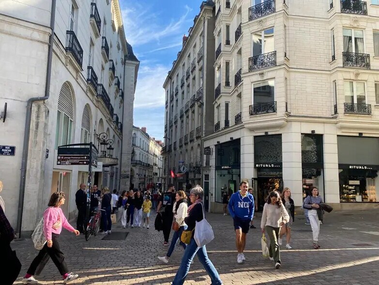 Local commercial dans Nantes à louer - Photo de l’immeuble – Image 3 sur 8