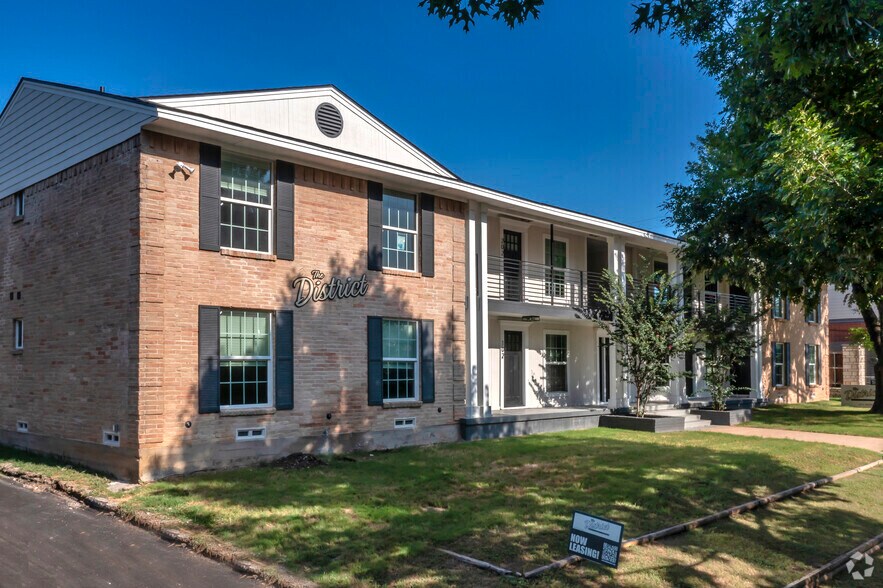 425 N Rosemont Ave, Dallas, TX à vendre - Photo principale – Image 1 sur 41
