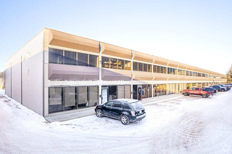 15723-15755 116 Av NW, Edmonton, AB à louer - Photo principale – Image 2 sur 3