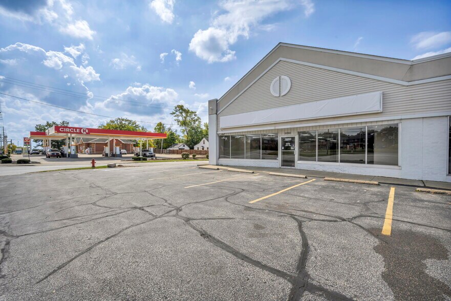 5220-5250 Northfield Rd, Maple Heights, OH à louer - Photo de l’immeuble – Image 2 sur 12