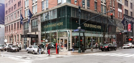 128 E 45th St, New York, NY à louer Photo de l’immeuble– Image 2 sur 7