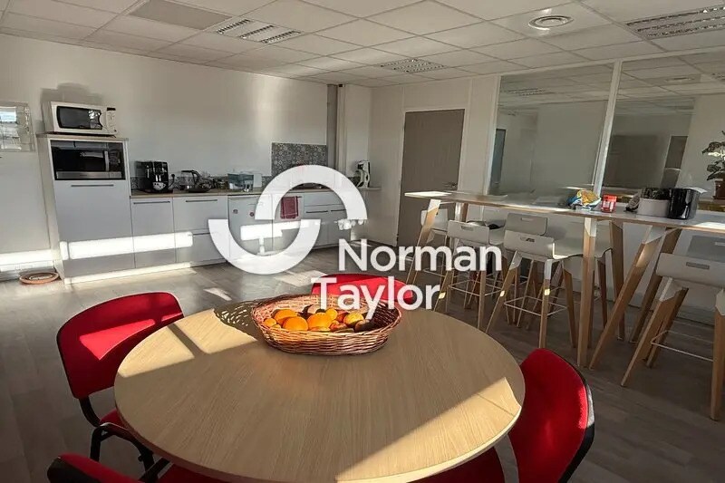 Bureau dans Montpellier à louer - Photo de l’immeuble – Image 2 sur 12