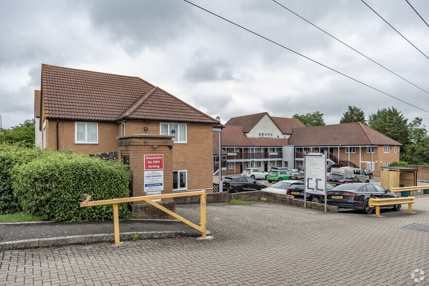 Woodlands, Bradley Stoke à vendre - Photo principale – Image 2 sur 13
