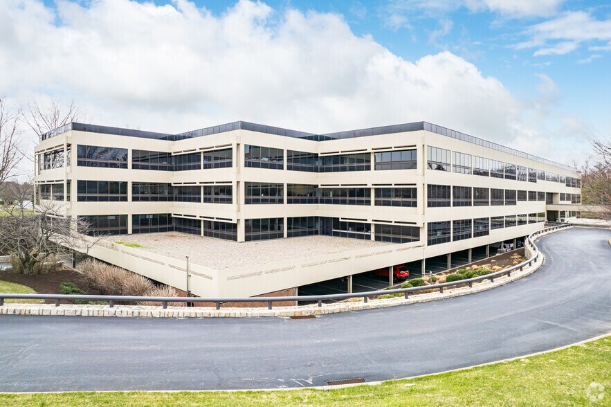300 Sentry Pkwy E, Blue Bell, PA à louer - Photo de l’immeuble – Image 2 sur 4