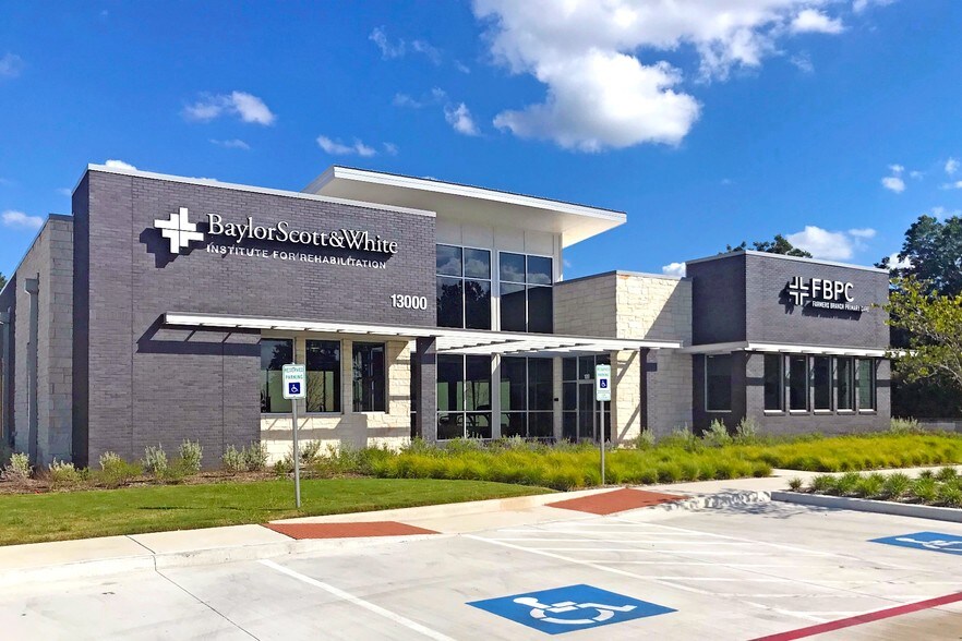 13000 Josey Ln, Farmers Branch, TX à louer - Photo principale – Image 1 sur 17