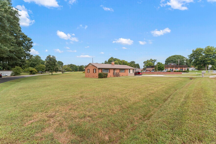 128 Killian Farm Rd, Stanley, NC à louer - Photo de l’immeuble – Image 3 sur 56